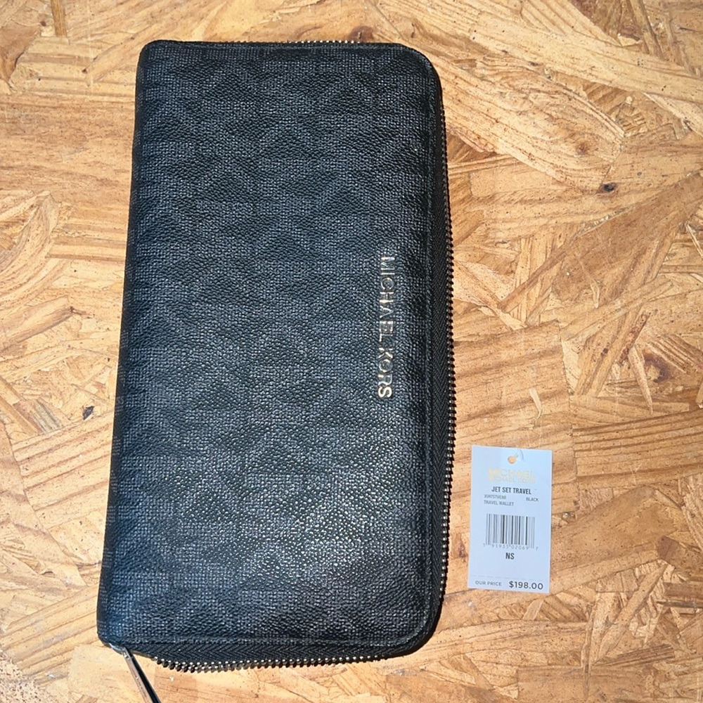 Michael Kors Jet Set Travel Wallet